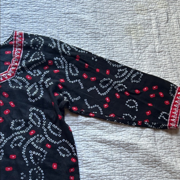 Vintage Funky Patterned Embroidered Dress w/ Sequins and beaded detailing - Picture 5 of 9